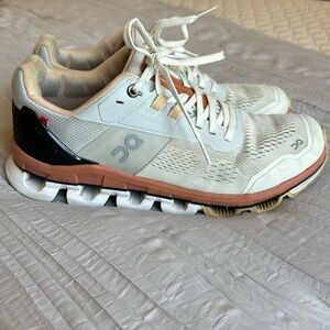 ON Cloud Helion Sneakers